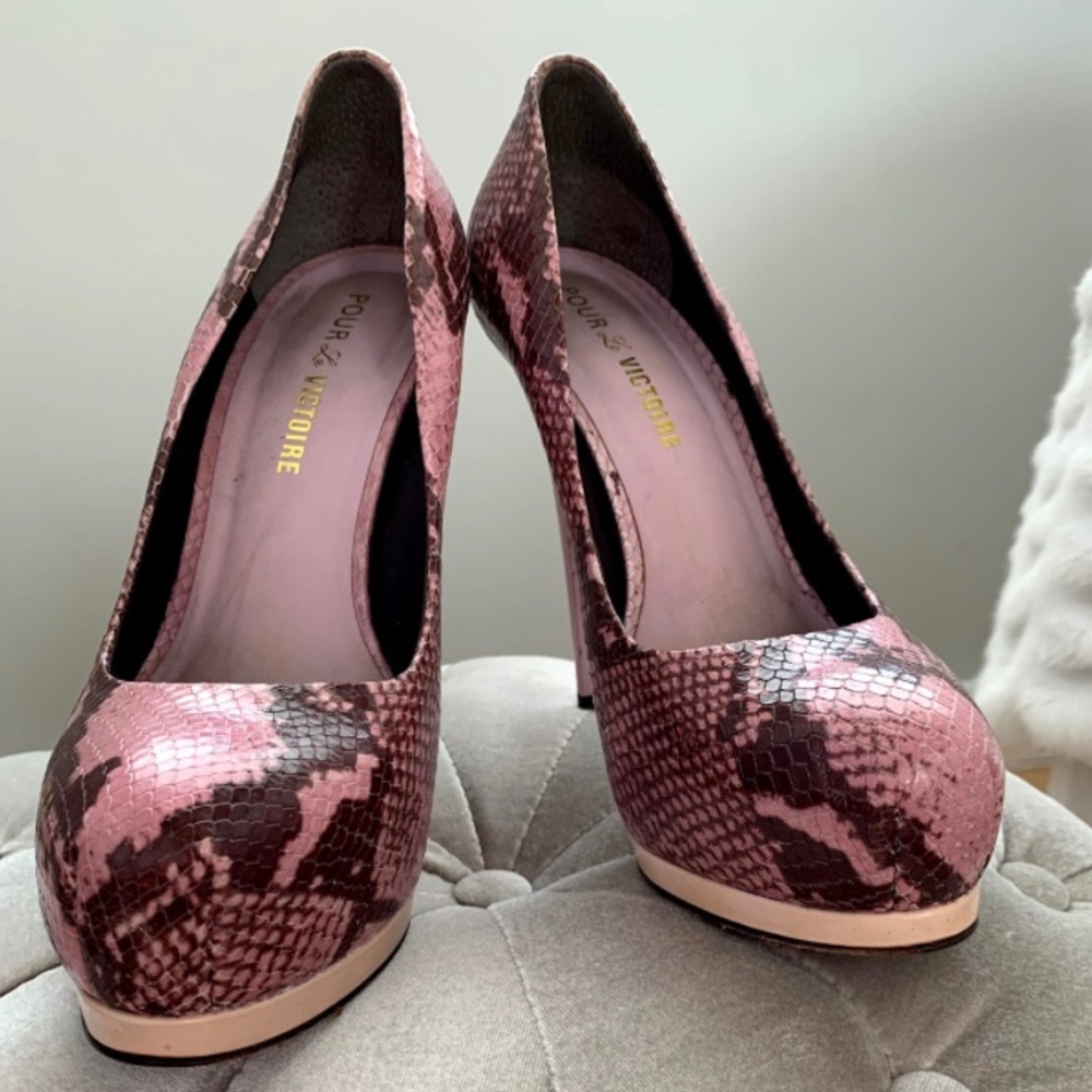 Pour La Victoire Lavender Snake Embossed Ivette Platform Pumps